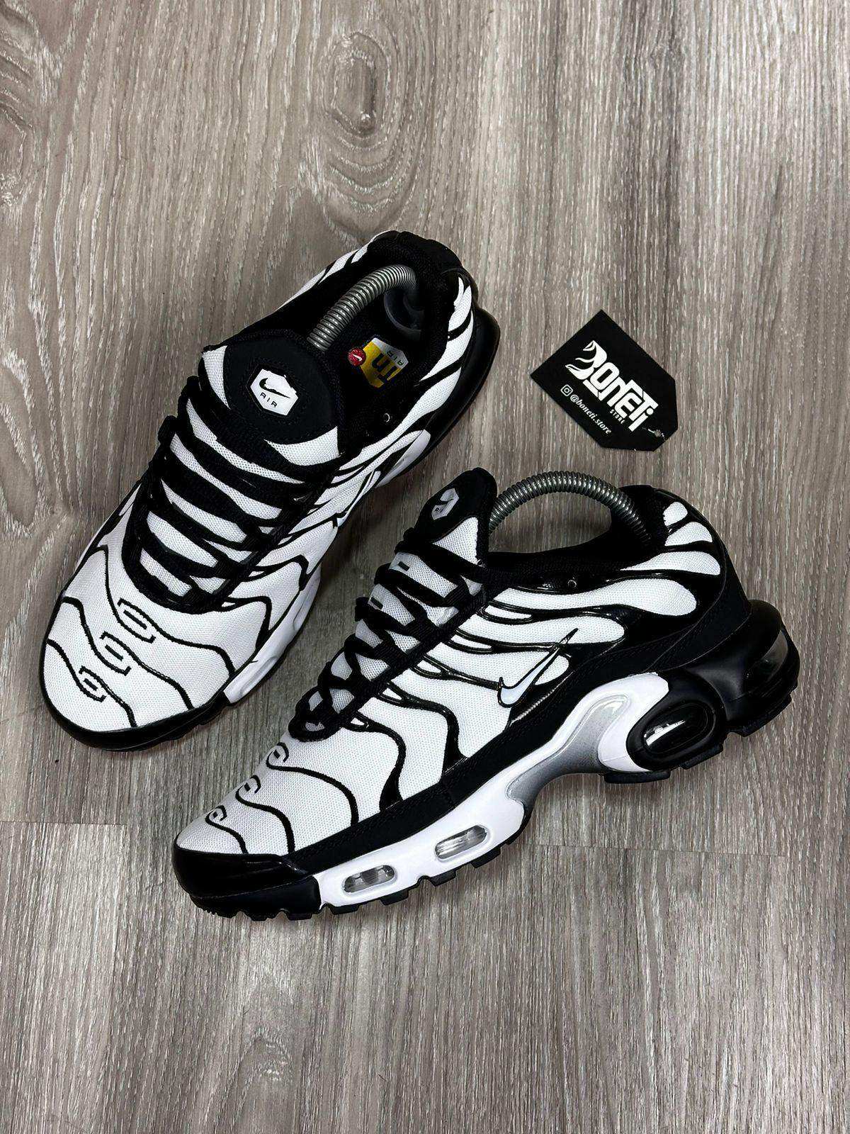 TÊNIS NK AIR MAX PLUS TN - OREO
