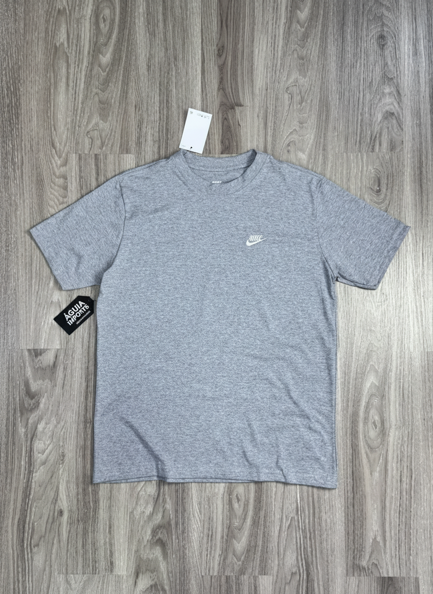 CAMISETA NK SPORTSWEAR CLUB - CINZA