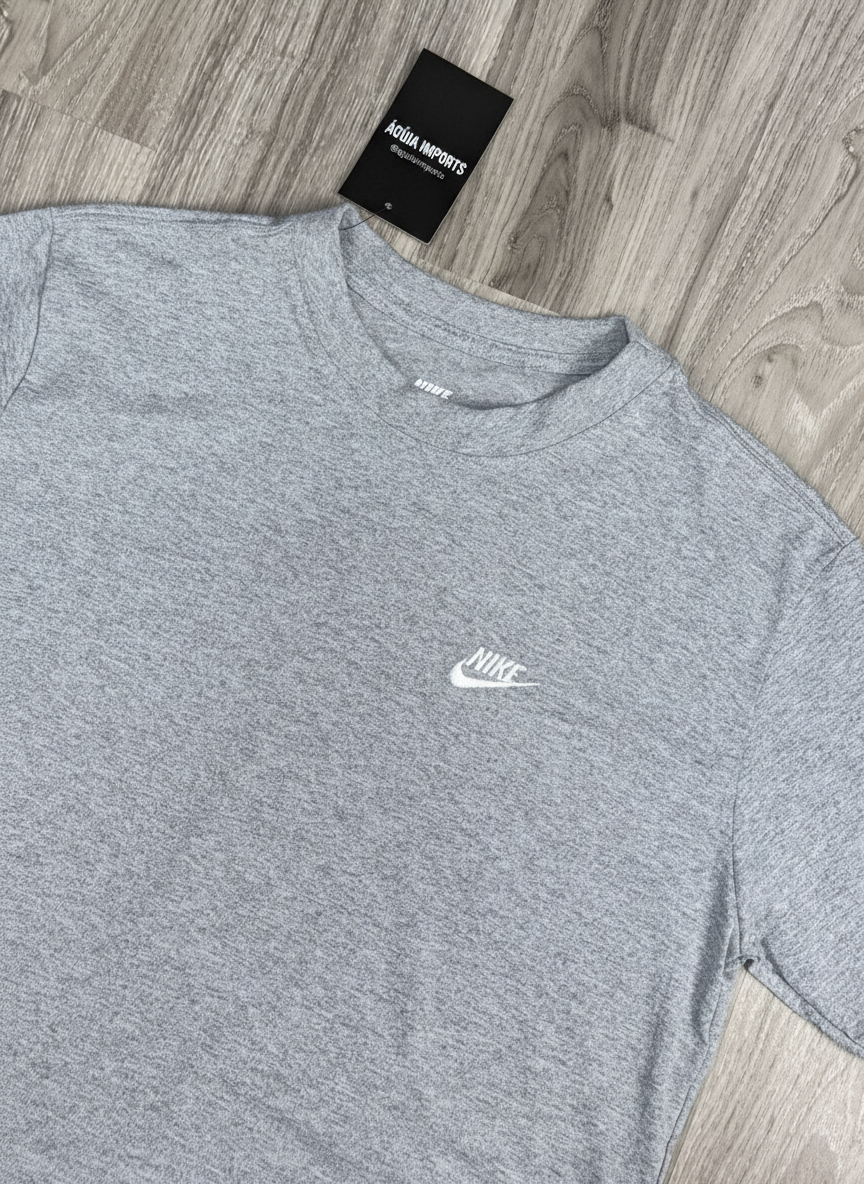 CAMISETA NK SPORTSWEAR CLUB - CINZA