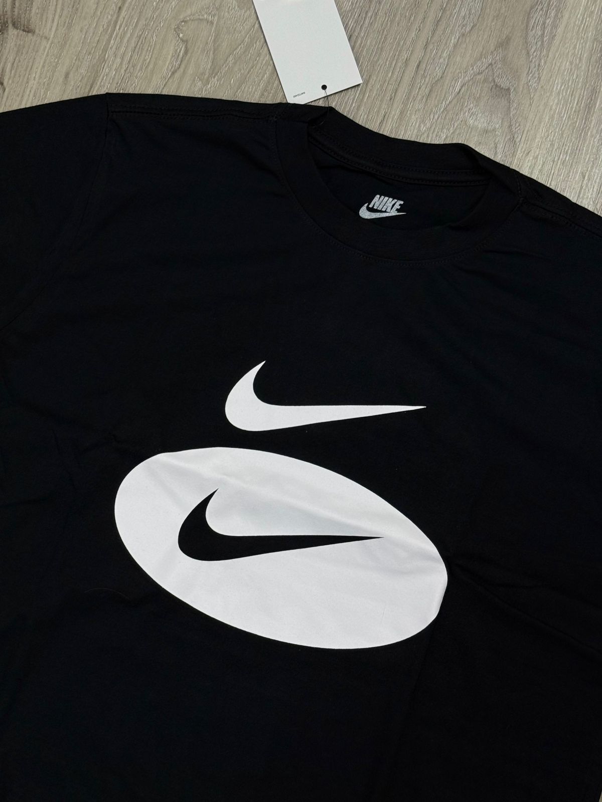 CAMISETA NK SWOOSH LEAGUE - PRETA